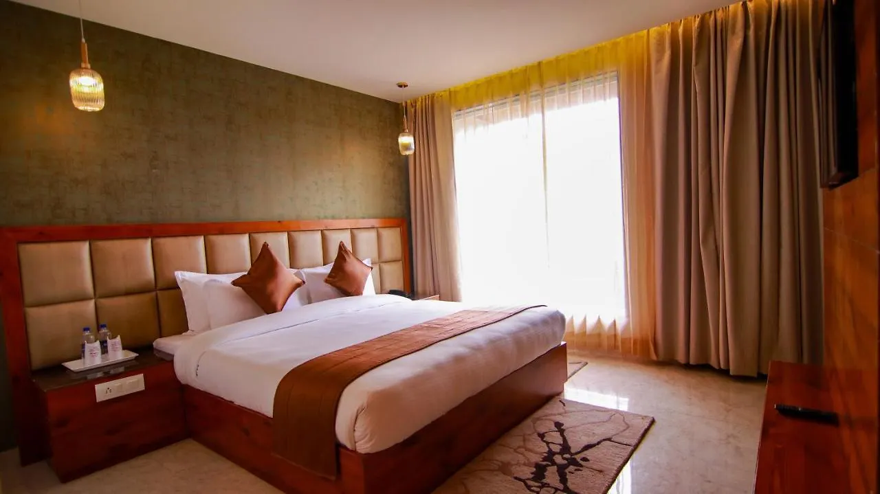 Golden Fern Resort Shimla 3*,