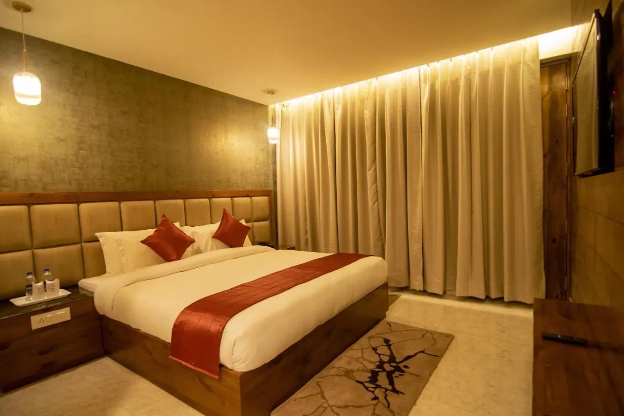 Hotel Golden Fern Resort Shimla