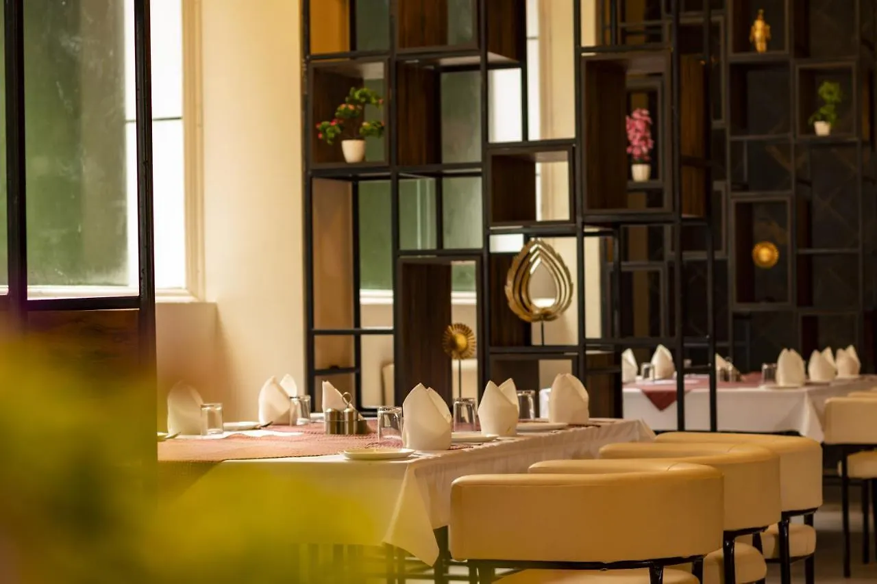 Hotel Golden Fern Resort Shimla