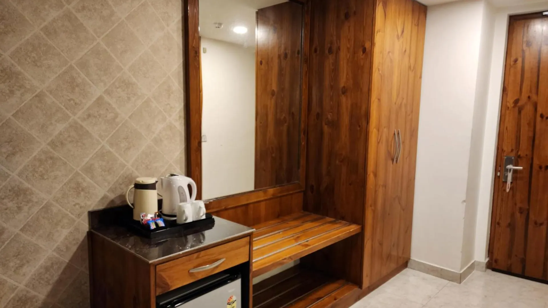 Hotel Golden Fern Resort Shimla